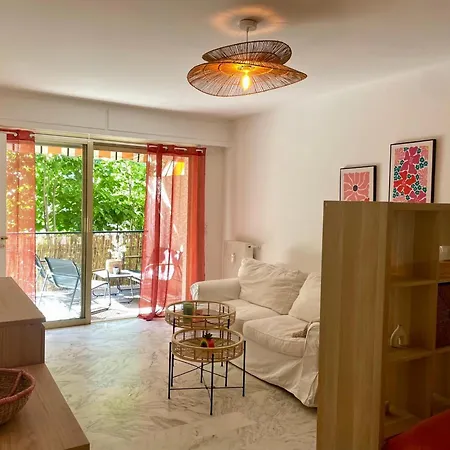 Centre Juan Les Pins Apartment *